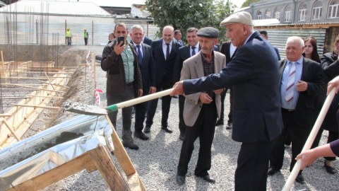 Goranboyda yaşayış binasının təməli qoyuldu - FOTOLAR