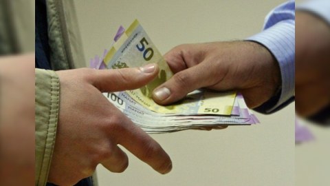 Müəllimlər günündə pul yığılması ilə bağlı şikayət daxil olub? - Rəsmi açıqlama