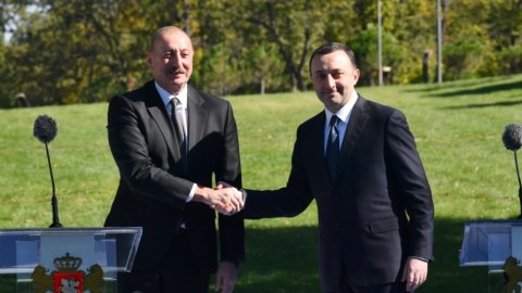 Gürcüstan əsas vasitəçi rolunda