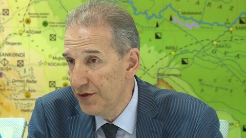 Nazir müşaviri avtomobil yanacağının keyfiyyətindən narazılıq etdi