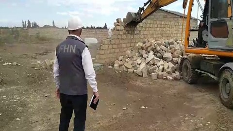 Sənədsiz tikililər söküldü - VİDEO