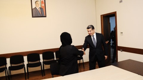 Naftalanda icra başçısı Şəhid anası ilə görüşdü - FOTO