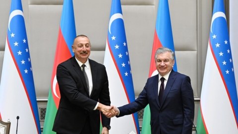 İlham Əliyev Özbəkistan Prezidentini təbrik edi