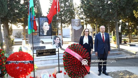 Ersin Tatar Qənirə Paşayevanın məzarını ziyarət etdi 