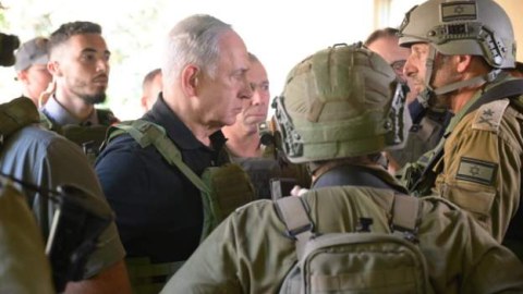 Netenyahu Qəzzada hərbçilərlə görüşdü