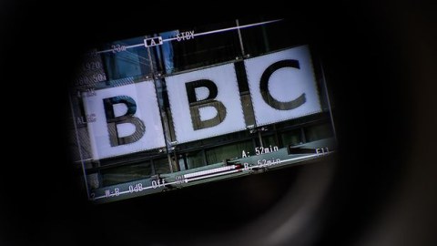BBC-nin ofisi qırmızıya boyandı