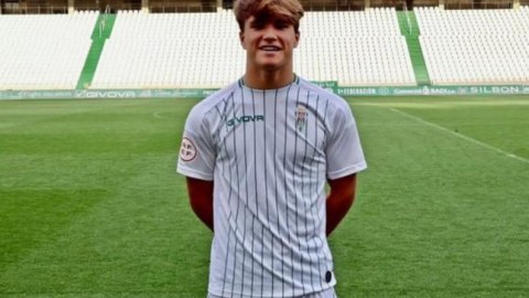 18 yaşlı futbolçu itkin düşdü