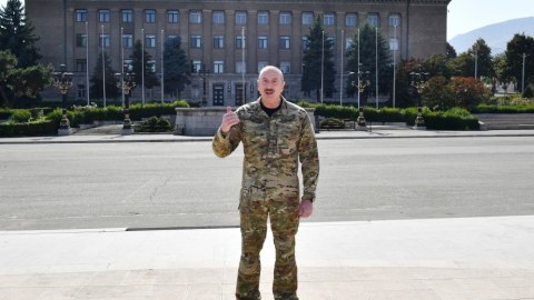 Özünü “prezident” adlandırmış üç təlxək bizi hədələyirdi