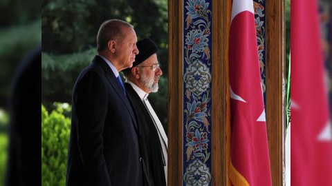 Ərdoğan Rəisi ilə telefon danışığı apardı