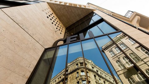 Məşhur universitet arzuolunmaz elan edildi