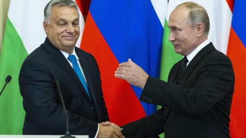 Putin Orbanla görüşdü - Plansız...