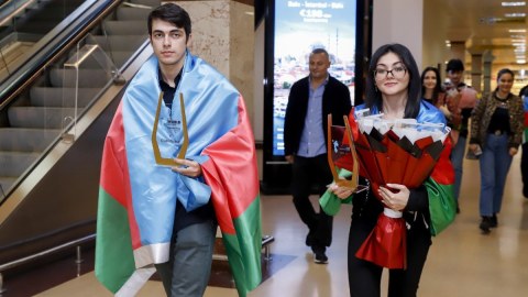 Çempion şahmatçılarımız Vətənə qayıdıblar - FOTO