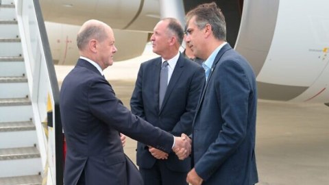 Olaf Şolts İsrailə səfər etdi