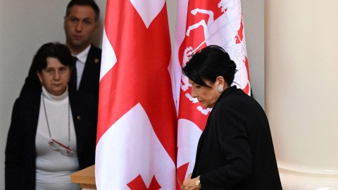 Gürcüstanda çaxnaşma: Daxili böhran, yoxsa Rusiya-Qərb qarşıdurması... - TƏHLİL