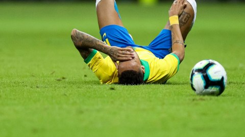 Ağır zədələnən Neymar 9 ay futbol oynaya bilməyəcək