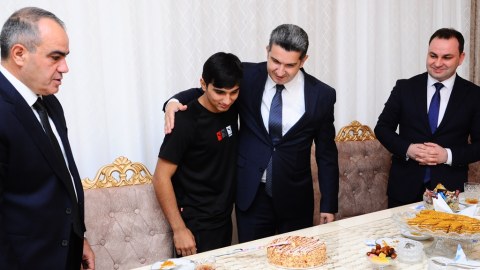 Naftalanda İcra başçısı şəhid övladını ziyarət etdi - FOTO