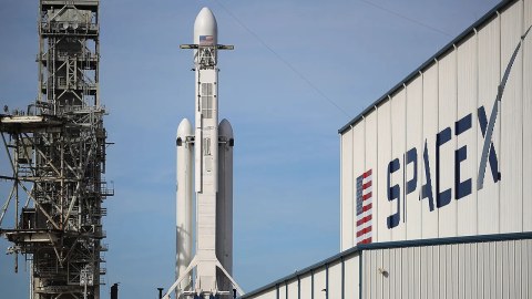 “SpaceX” raketi 23 “Starlink” peykini orbitə çıxardı