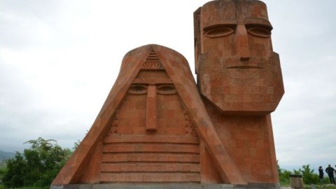 Məşhur “Papik-tatik” abidəsinin “görünməyən tərəfi”