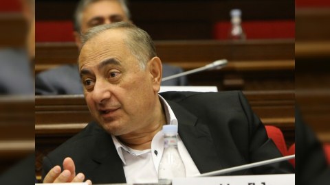 Erməni deputat istefa verdi