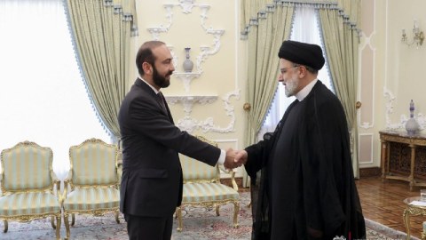Mirzoyan Rəisi ilə görüşüb