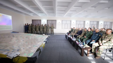 Üç ölkənin müdafiə naziri Azərbaycan-Türkiyə təlimlərini İZLƏYİR