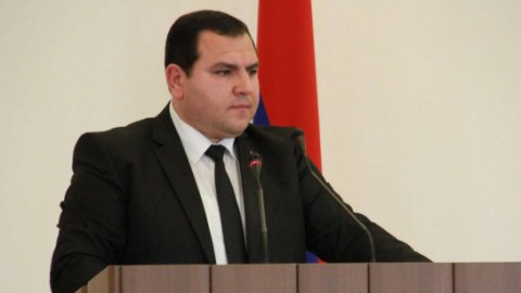 Qondarma “Artsaxın keçmiş dövlət naziri” vəkilliyə başladı