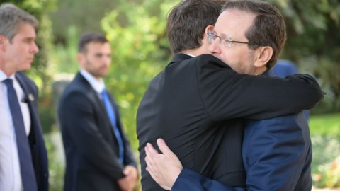İsrail prezidenti Makrona təşəkkür etdi - Bu çətin vaxtlarda...