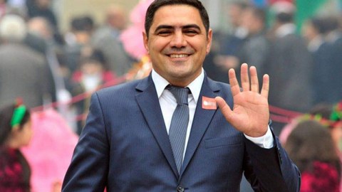 Rüşvətə görə həbs olunan məmur bəraət aldı