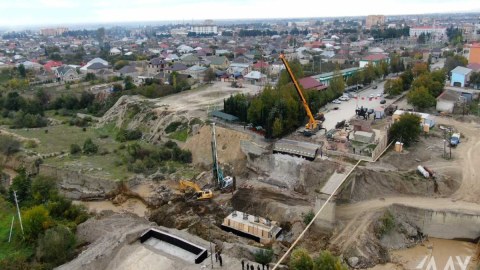 Uçan körpüyə alternativ yol çəkildi - VİDEO
