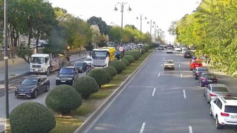 Bakının bu küçəsi istiqamətində tıxac var