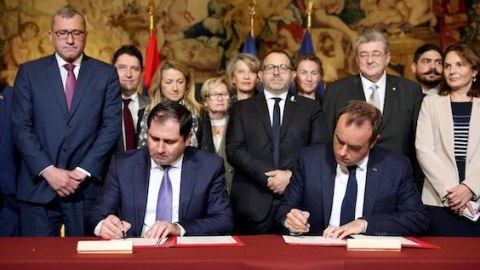 İrəvanın Parisə silahların pulunu necə ödəyəcəyi bilinmir - "Le Monde" yazır