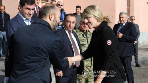 Kanadanın xarici işlər naziri Ermənistan-Azərbaycan sərhədinə GƏLDİ