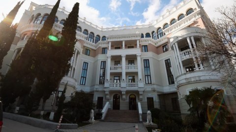 Zelenskinin Krımdakı mənzili 44 milyona satıldı