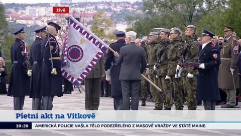 Çexiya prezidenti zabitin papağını yerə saldı - VİDEO