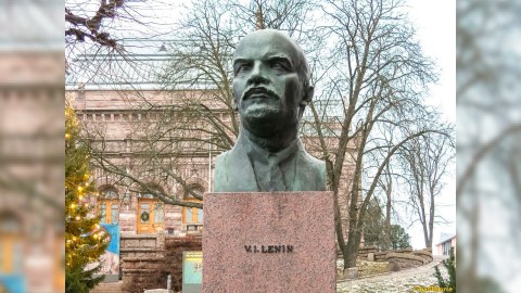 Bələdiyyə sədri Lenin abidəsini sökmək istədi, məhkəmə qoymadı