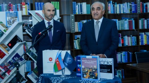“Azərlotereya” UNEC-ə kitablar hədiyyə etdi - FOTOLAR