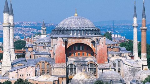 Ayasofiya məscidini ziyarət etmək ödənişli olacaq