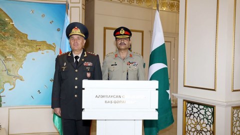 Kərim Vəliyev pakistanlı komandanla hərbi təlimlərdən DANIŞDI