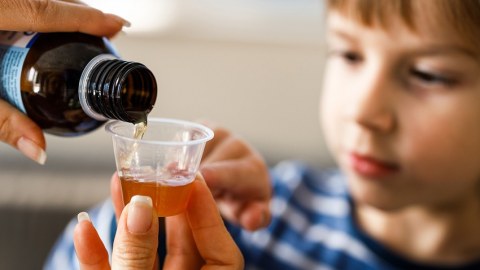 Antibiotiklər uşaq xəstəliklərinə qarşı təsirsizdir - Alimlər