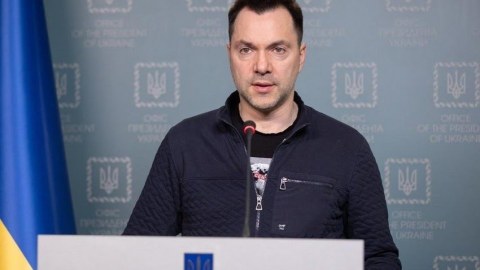 Arestoviç Ukraynanı tərk edib