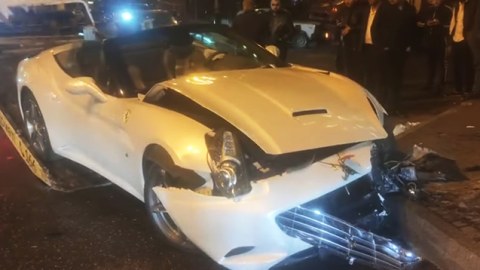 Bakıda "Prius"la toqquşan "Ferrari"nin sahibi KİMDİR...
