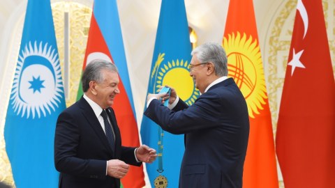 Mirziyoyevə Türk Dünyasının Ali Ordeni təqdim edildi - FOTOLAR