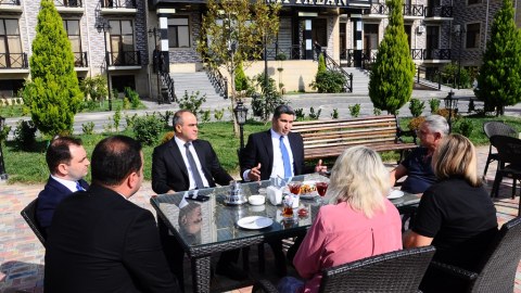 İcra başçısı Naftalanda müalicə mərkəzində oldu - FOTO