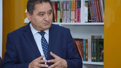 Universitetlər tələbələrin vəsaiti hesabına dolanırlar - Etibar Əliyev