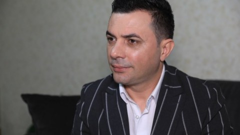 Müğənni Rəvanın "Gelandewagen"ini soydular - VİDEO