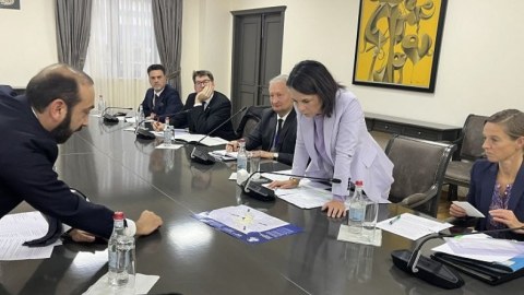 Mirzoyan Paşinyanın “Sülh kəsişməsi” layihəsini alman nazirə GÖSTƏRDİ