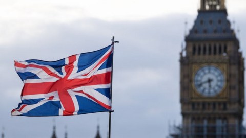 Böyük Britaniya diplomatlarını Livandan çıxarır
