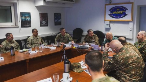 Asryan avropalı generalla regionu müzakirə etdi 