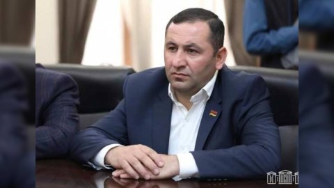 Ermənistanda deputat qəfildən öldü