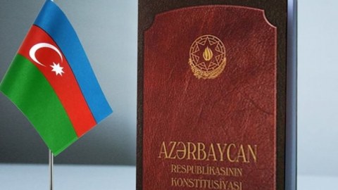 Konstitusiyanın əsas diqqət mərkəzində insan amili dayanır - Fərhad Abdullayev yazır...
